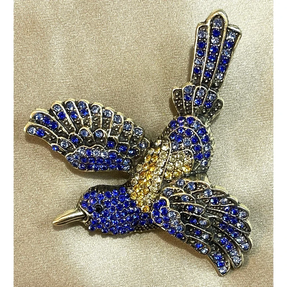 NWOT Heidi Daus Inspired Blue Rhinestone Hummingbird Bird Flying Brooch Pin